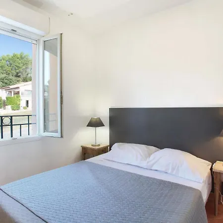 Apartment House With Sleeping Alcove Near The Luberon